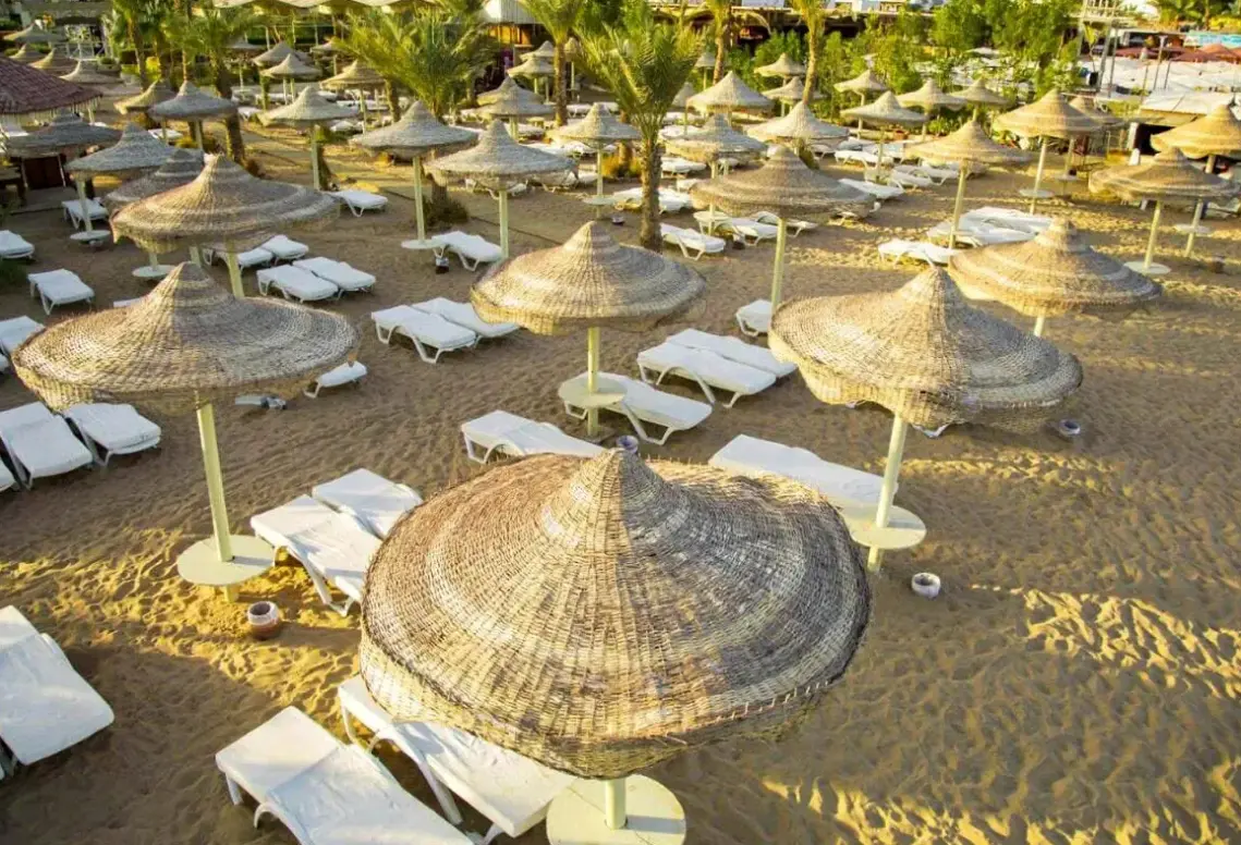 Plaża przy hotelu Cataract Resort