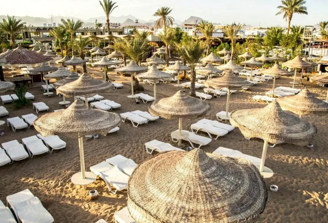 Plaża przy hotelu Cataract Resort