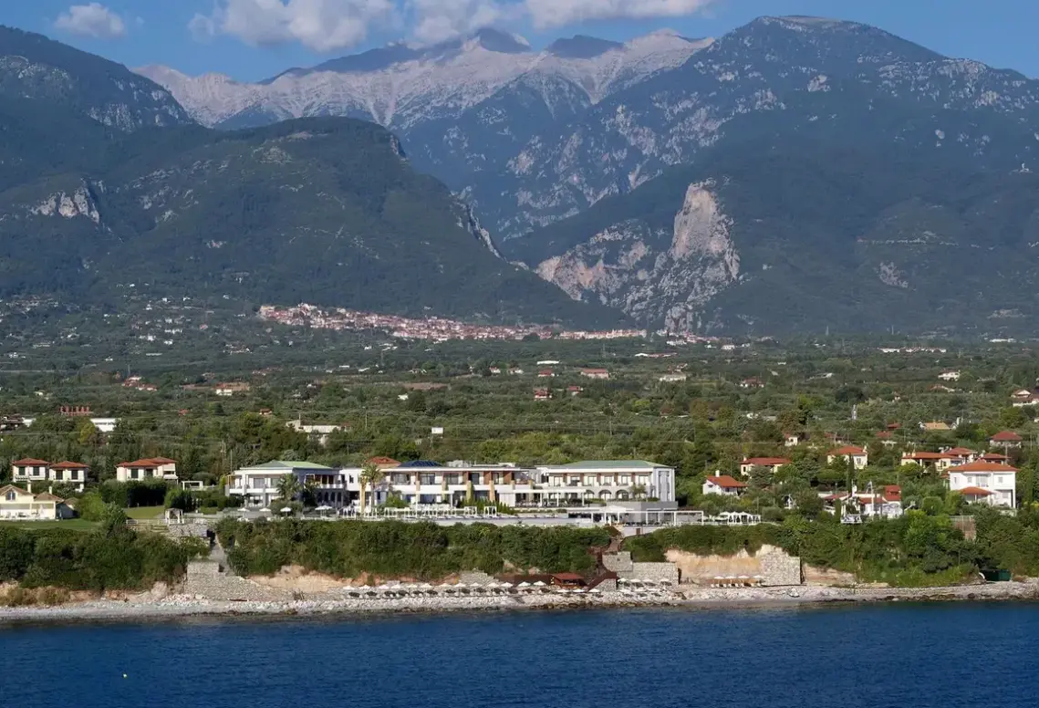 Plaża przy hotelu Cavo Olympo Luxury Resort & Spa