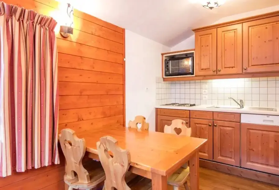 Restauracja i jedzenie w hotelu Chalets de la Ramoure