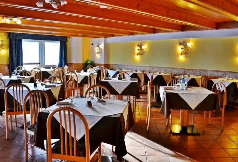 Restauracja i jedzenie w hotelu Cielo Blu
