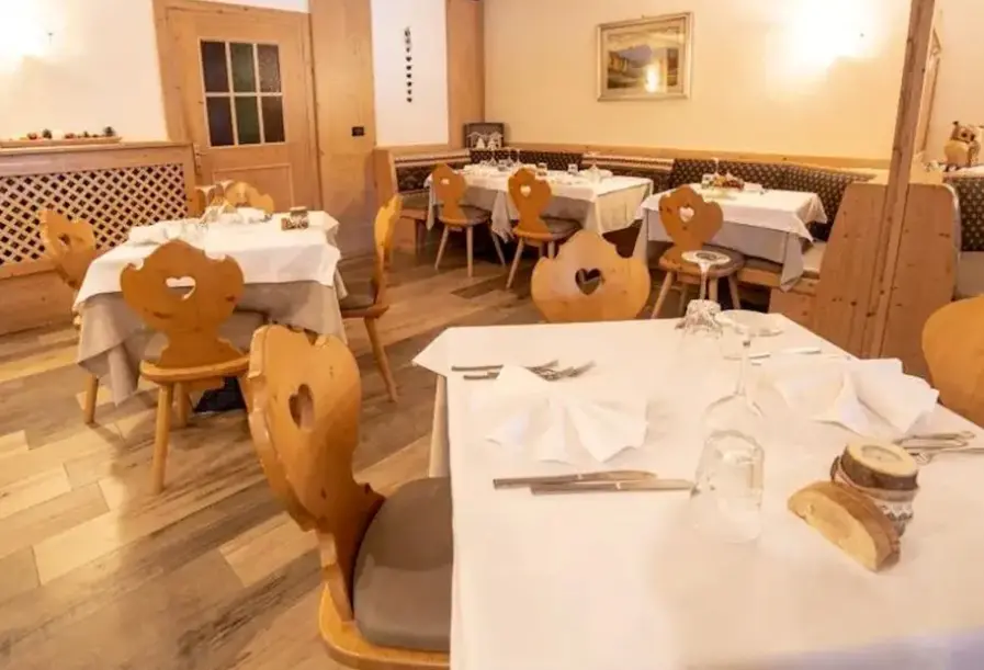 Restauracja i jedzenie w hotelu Cimone