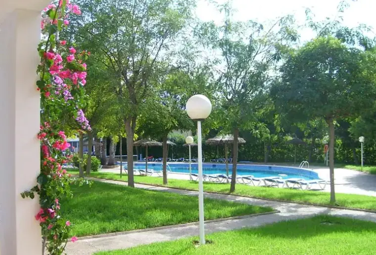 Basen w hotelu Club Ciudadela