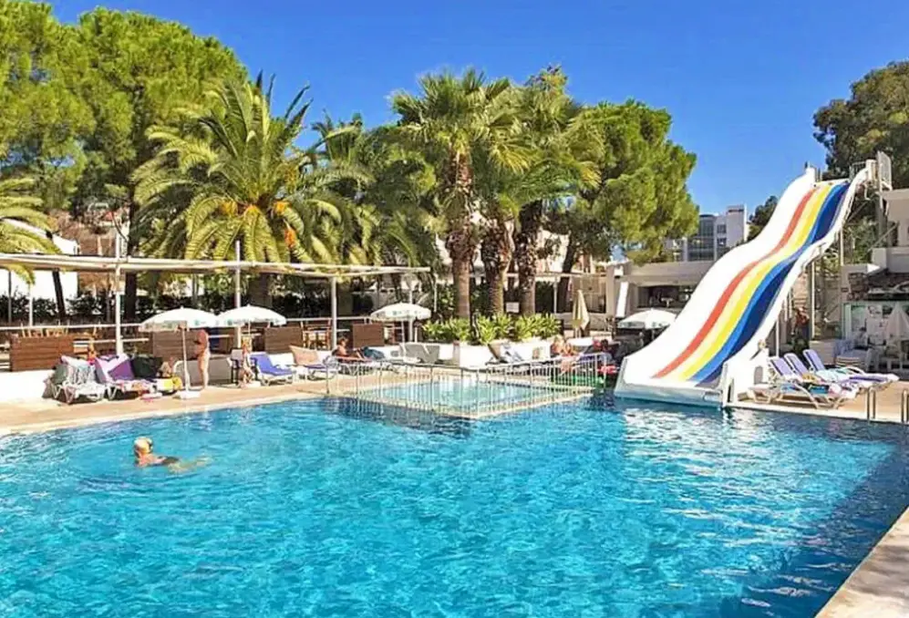 Basen w hotelu Club Munamar Beach Resort