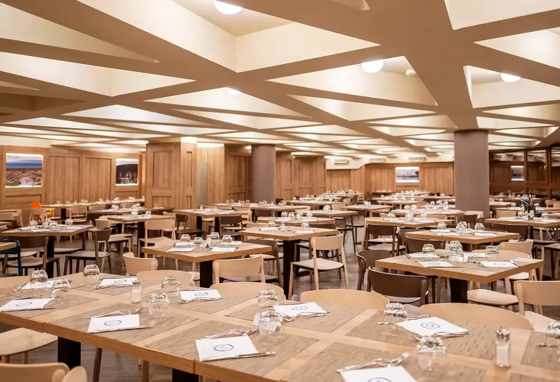 Restauracja i jedzenie w hotelu Club Valtur Pila