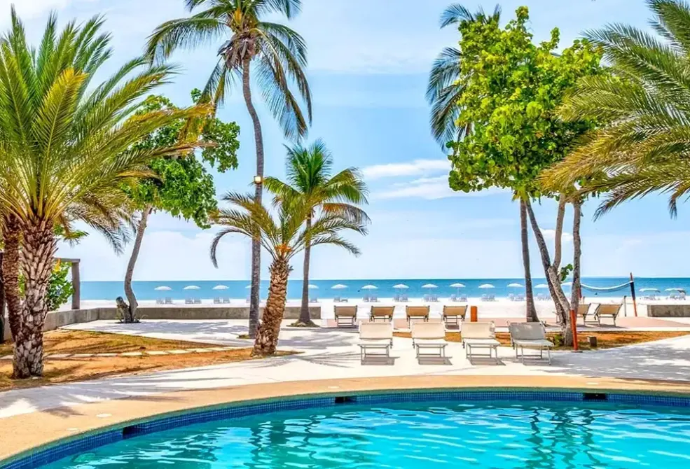 Basen w hotelu Coche Paradise Resort