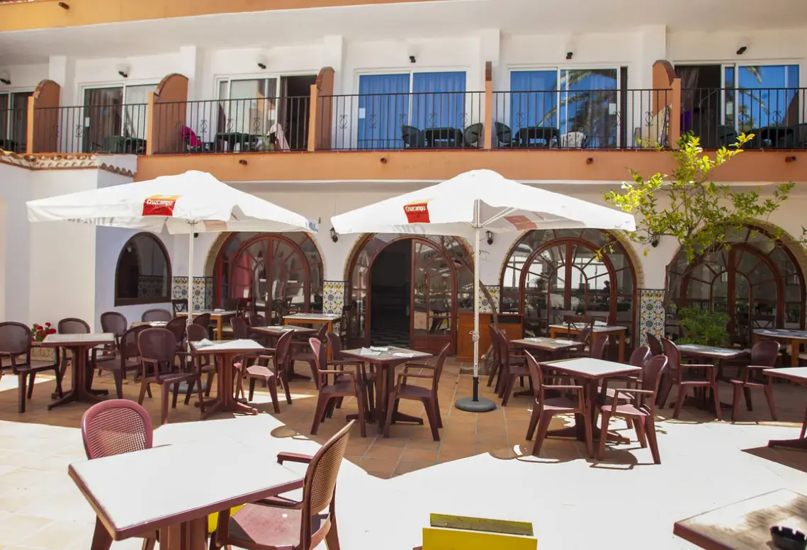 Restauracja i jedzenie w hotelu Comarruga Platja