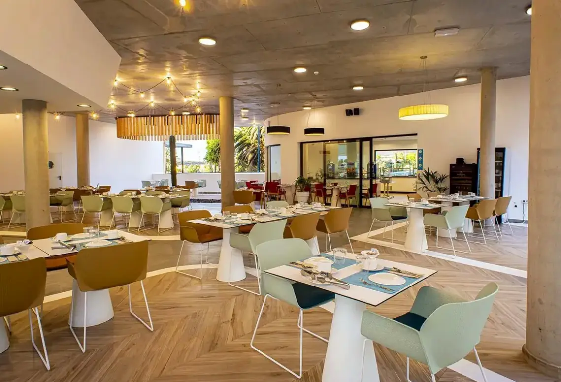 Restauracja i jedzenie w hotelu Cooee Taimar