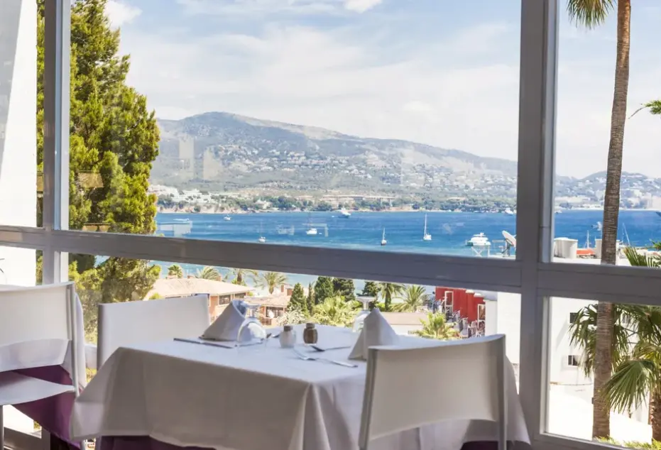 Widok z hotelu Cook's Club Calvia Beach (ex Globales Honolulu)