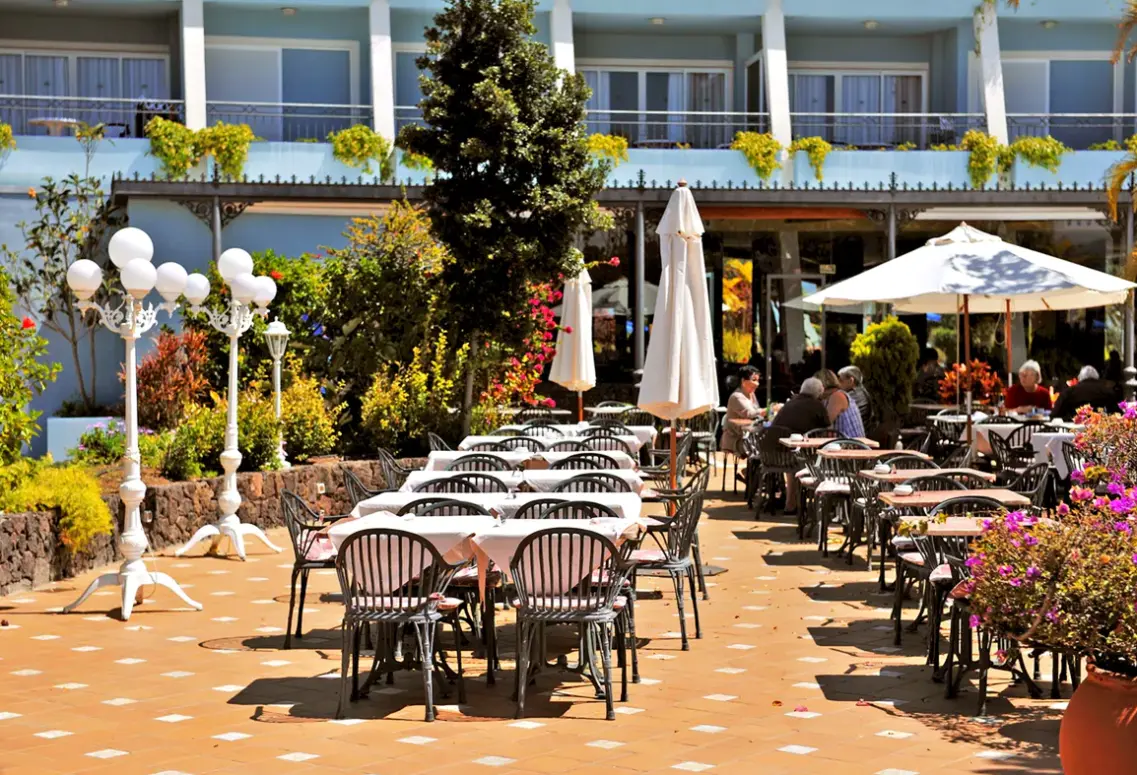 Restauracja i jedzenie w hotelu Coral La Quinta Park Suites