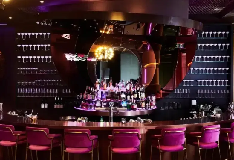 Restauracja i jedzenie w hotelu Crowne Plaza Melbourne