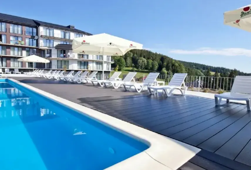 Basen w hotelu Czarna Perła Sun & Snow (Sienna)