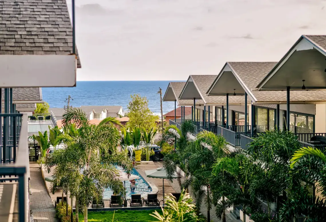 Basen w hotelu Dallas Beach Resort