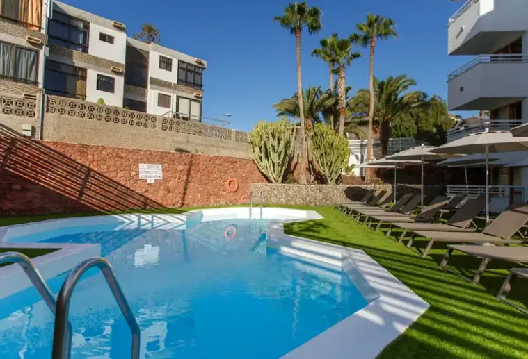 Basen w hotelu Datasol Apartments