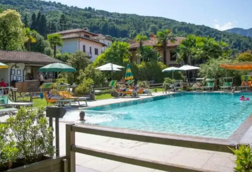 Basen w hotelu Della Torre