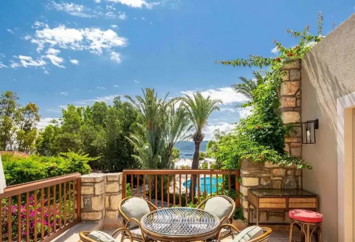 Basen w hotelu Divan Bodrum