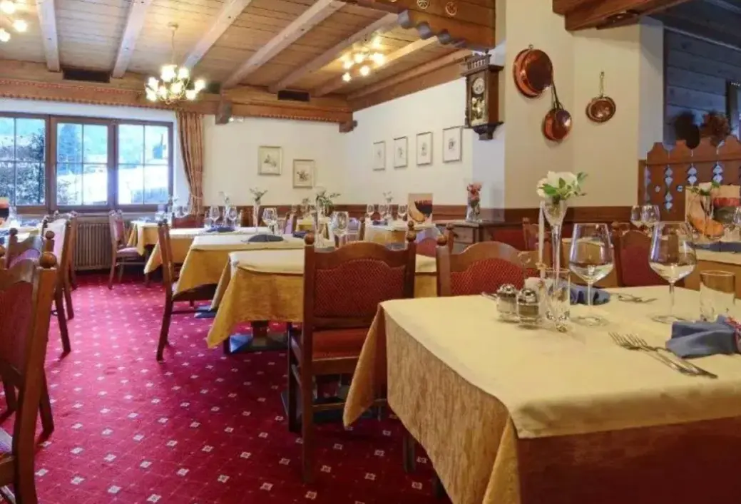 Restauracja i jedzenie w hotelu Dolomites Inn