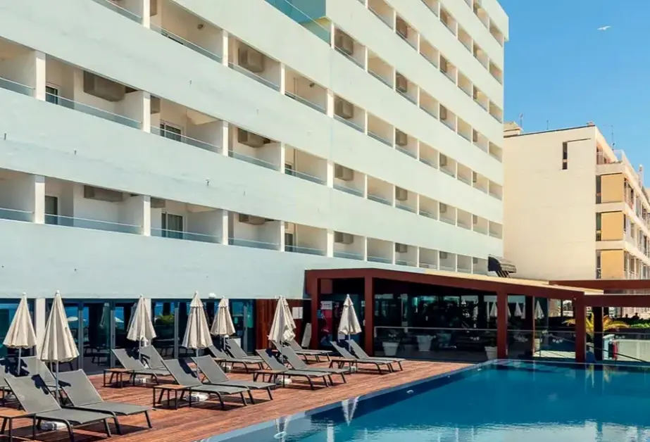 Basen w hotelu Dom Jose Beach