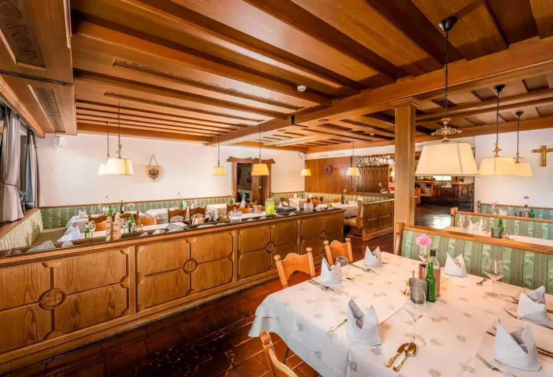 Restauracja i jedzenie w hotelu Dorflwirt (Zell am Ziller)