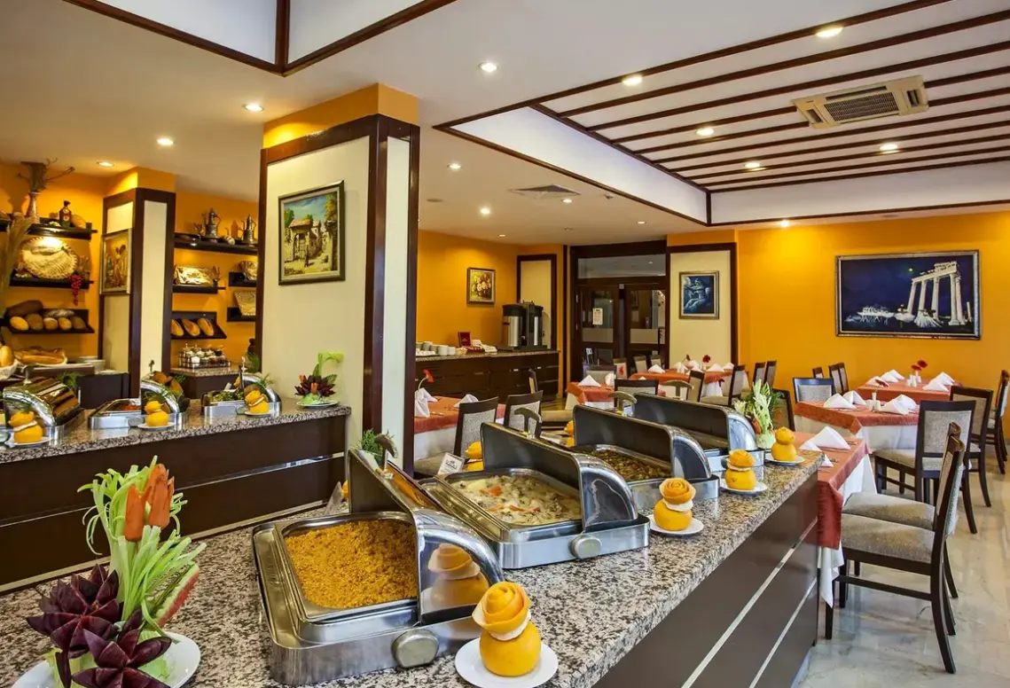 Restauracja i jedzenie w hotelu Dosi Hotel (ex. Dosi Resort)