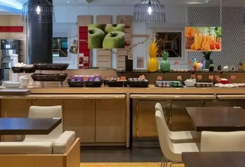 Restauracja i jedzenie w hotelu easyHotel Nice Old Town