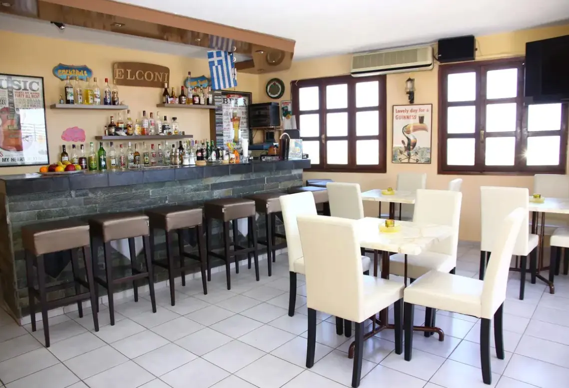Restauracja i jedzenie w hotelu Elgoni