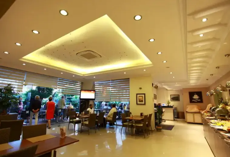 Restauracja i jedzenie w hotelu Elite Orkide