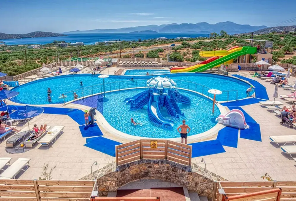 Basen w hotelu Elounda Residence Resort & Waterpark