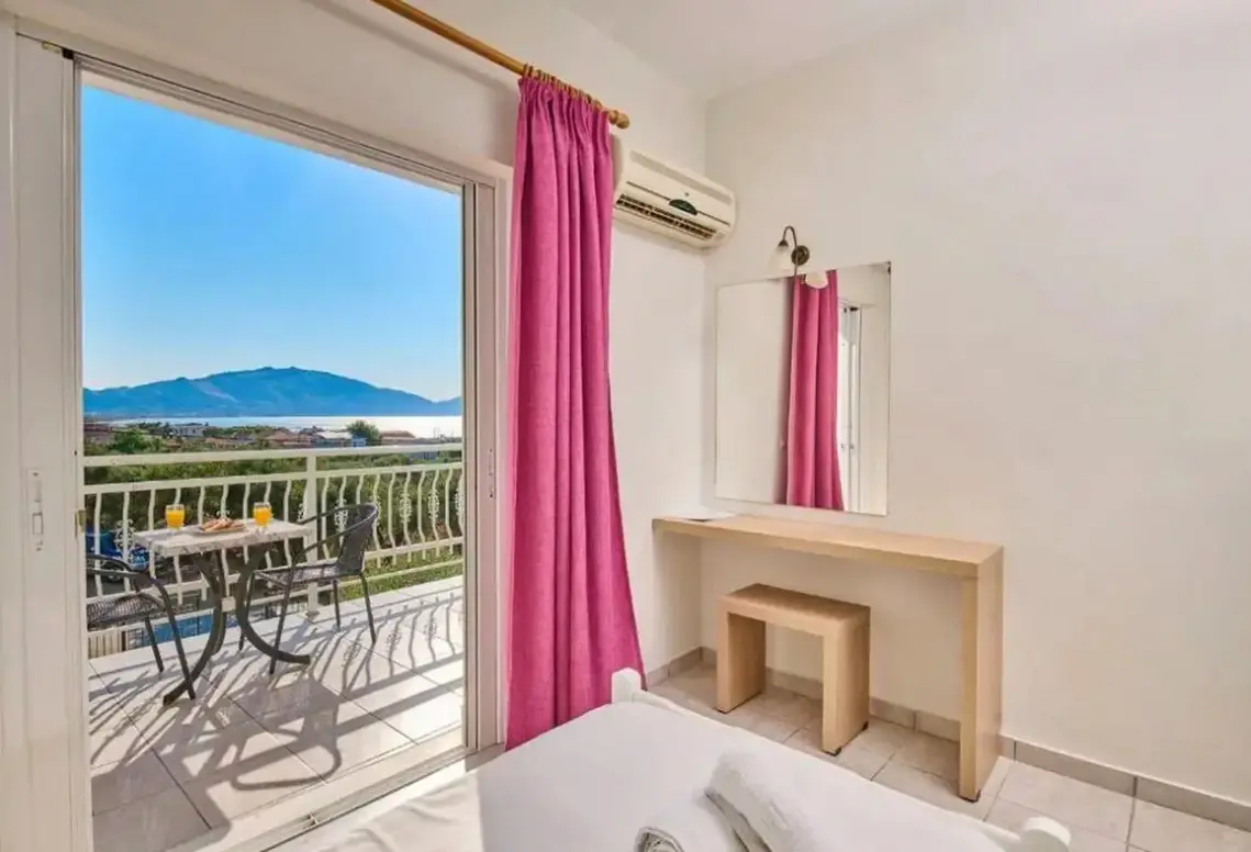 Basen w hotelu En Armonia