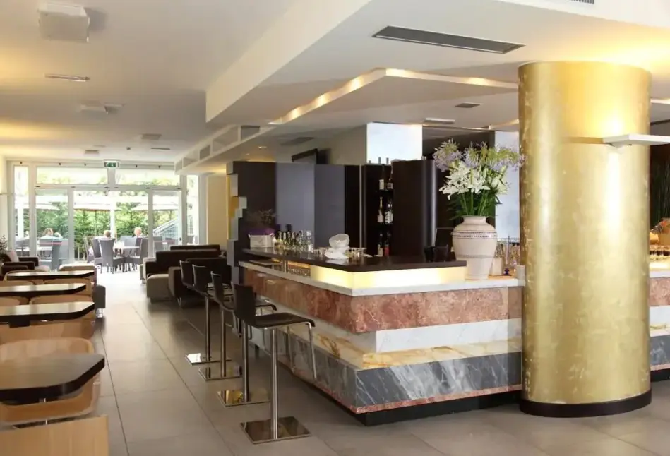 Restauracja i jedzenie w hotelu Eraclea Palace (Eraclea Mare)