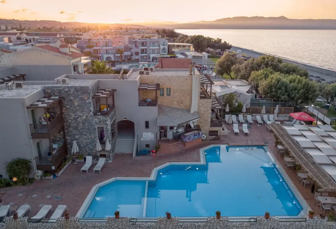 Basen w hotelu Erato Chania