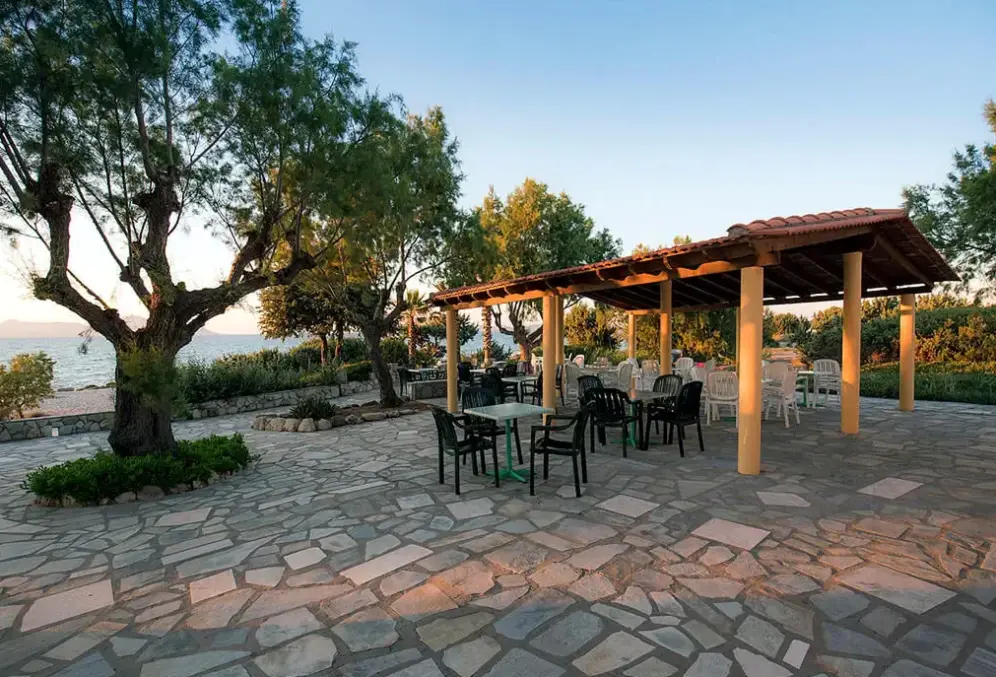 Restauracja i jedzenie w hotelu Euro Village Achilleas
