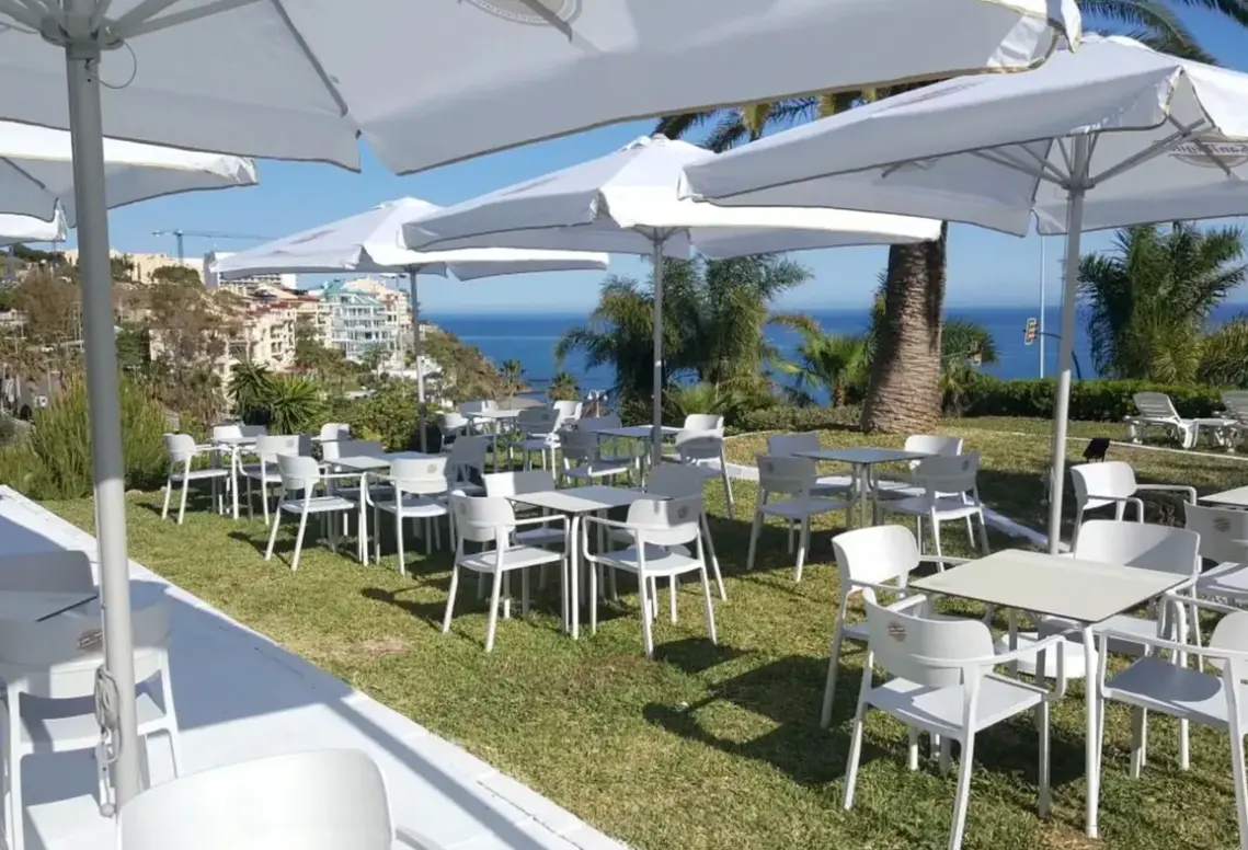 Restauracja i jedzenie w hotelu First Flatotel Internacional