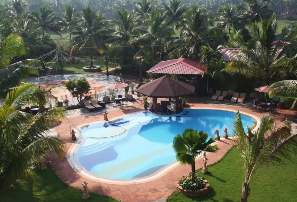 Basen w hotelu Fortune Resort Benaulim (ex. Joecons Beach Resort)
