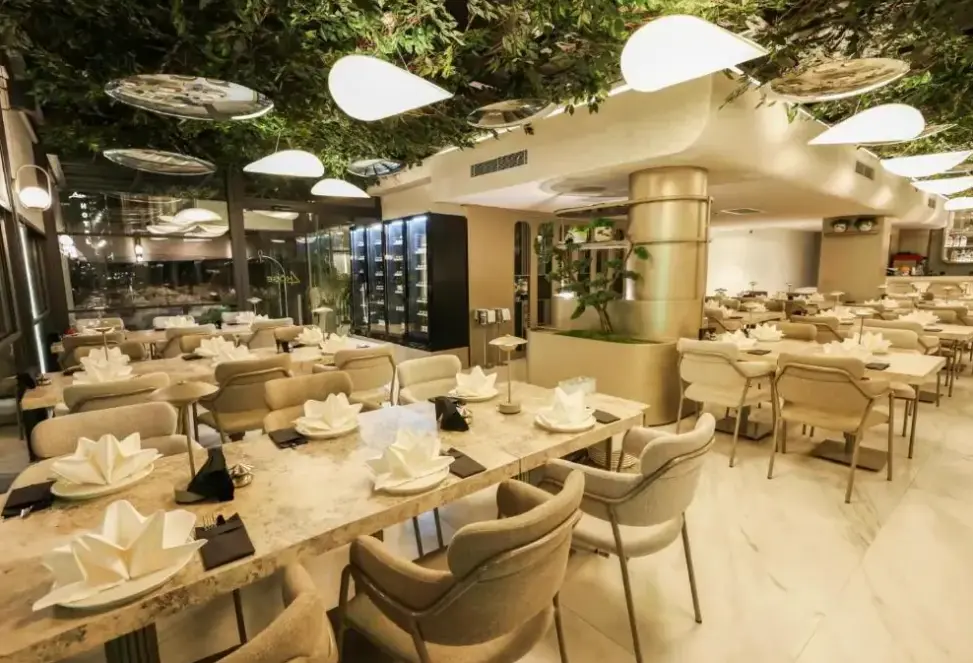 Restauracja i jedzenie w hotelu Four Hills