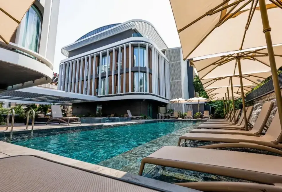 Basen w hotelu Four Hills