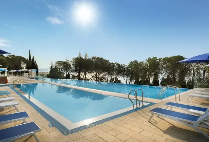 Basen w hotelu Girandella Maro Suites by Valamar (Istria)