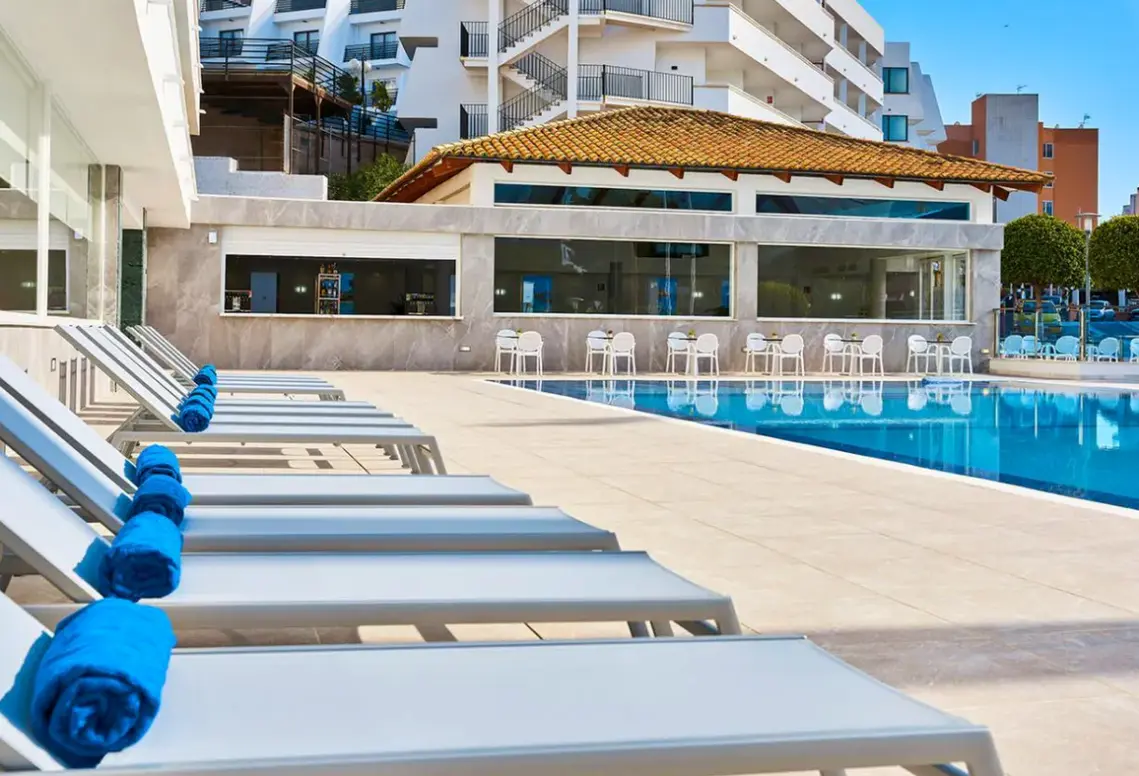 Basen w hotelu Globales Torrenova (ex. Globales Magaluf)