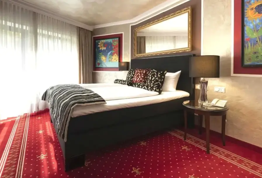 Pokój w hotelu Golf & Alpin Wellness Resort