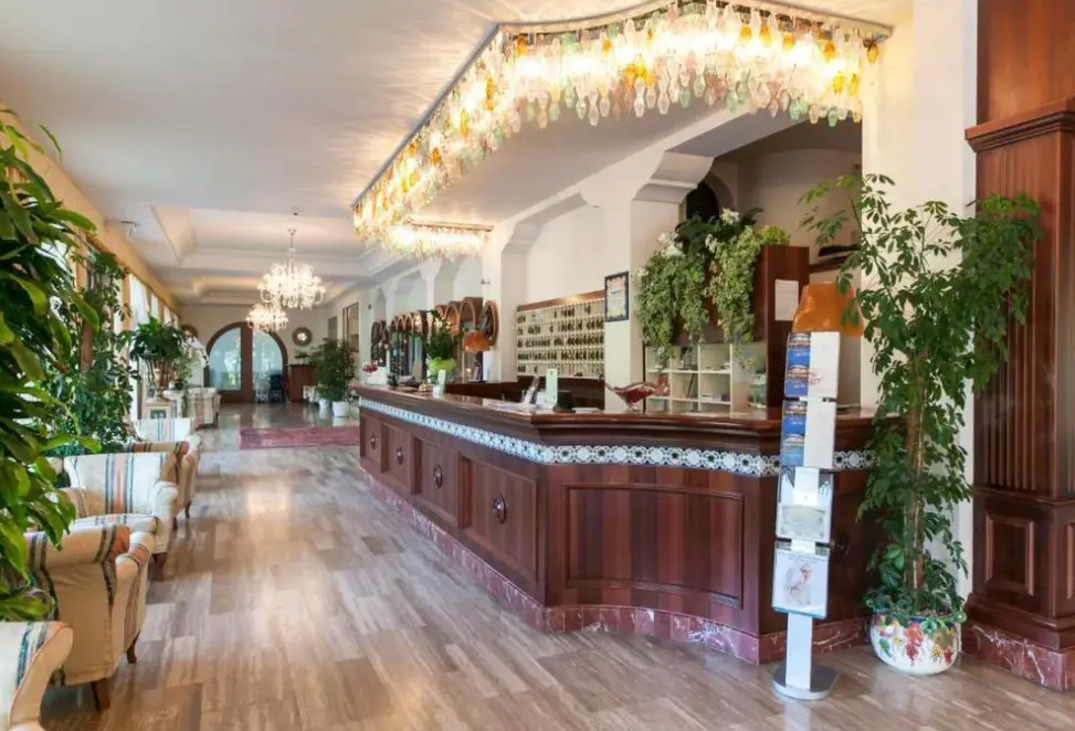 Restauracja i jedzenie w hotelu Grand Gallia
