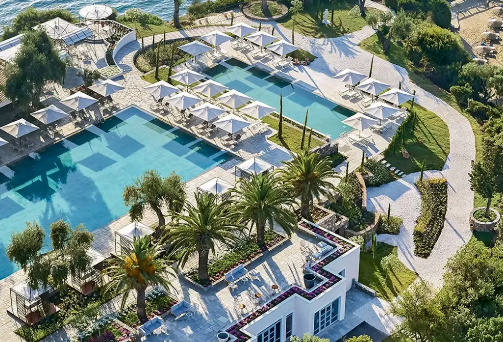 Basen w hotelu Grecotel Corfu Imperial (Kommeno)