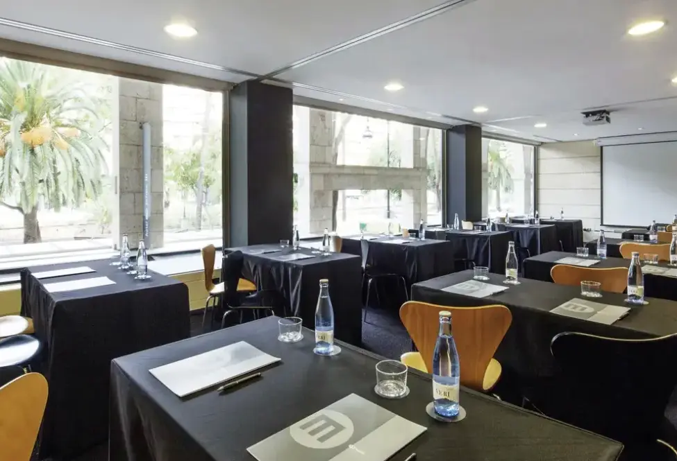 Restauracja i jedzenie w hotelu HM Jaime Iii