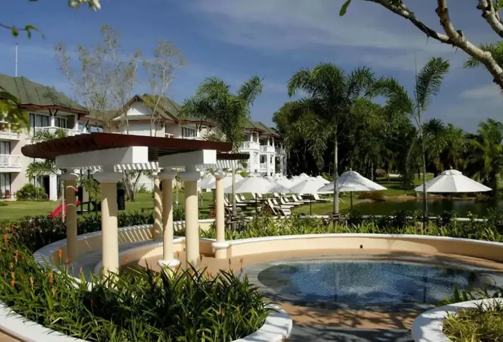 Basen w hotelu Homm Suites Laguna (ex Laguna Holiday Club)
