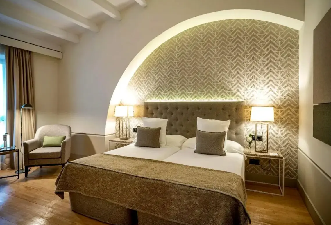 Pokój w hotelu Hospes Palau de la Mar