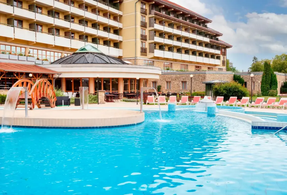 Basen w hotelu Hunguest Pelion