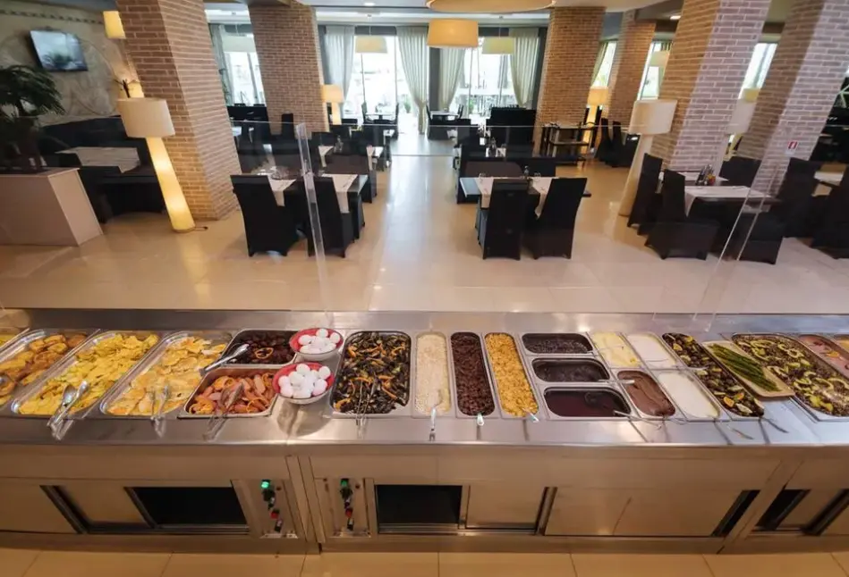 Restauracja i jedzenie w hotelu Ibiza  (Durrës)