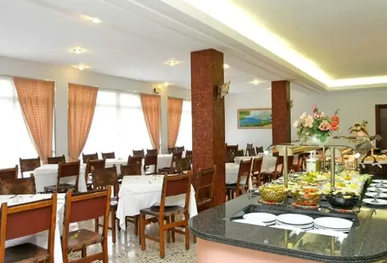 Restauracja i jedzenie w hotelu Iris (El Arenal)