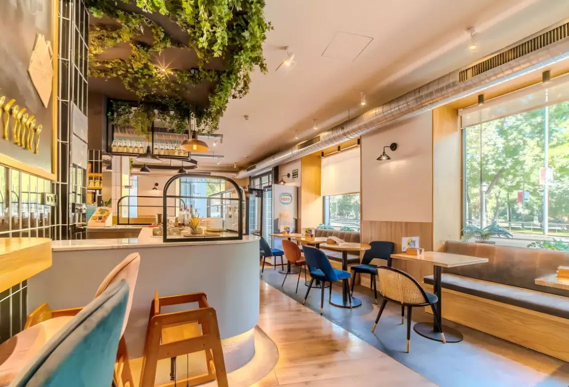 Restauracja i jedzenie w hotelu Itc Mora by Soho Boutique