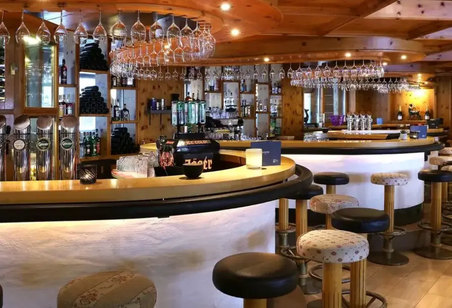 Restauracja i jedzenie w hotelu Jufa Alpenhotel Saalbach