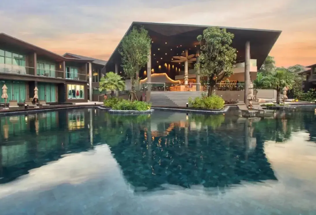 Basen w hotelu Kalima Resort & Villas